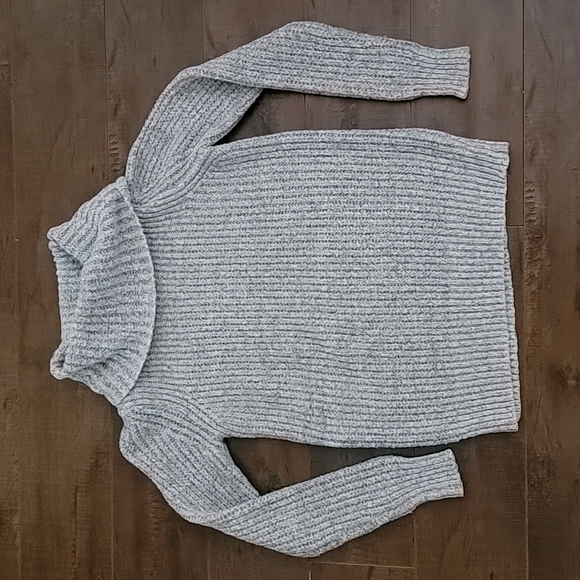 Forever 21 Sweaters - ♥️ Forever 21 Grey Long Sleeve Turtleneck Sweater
